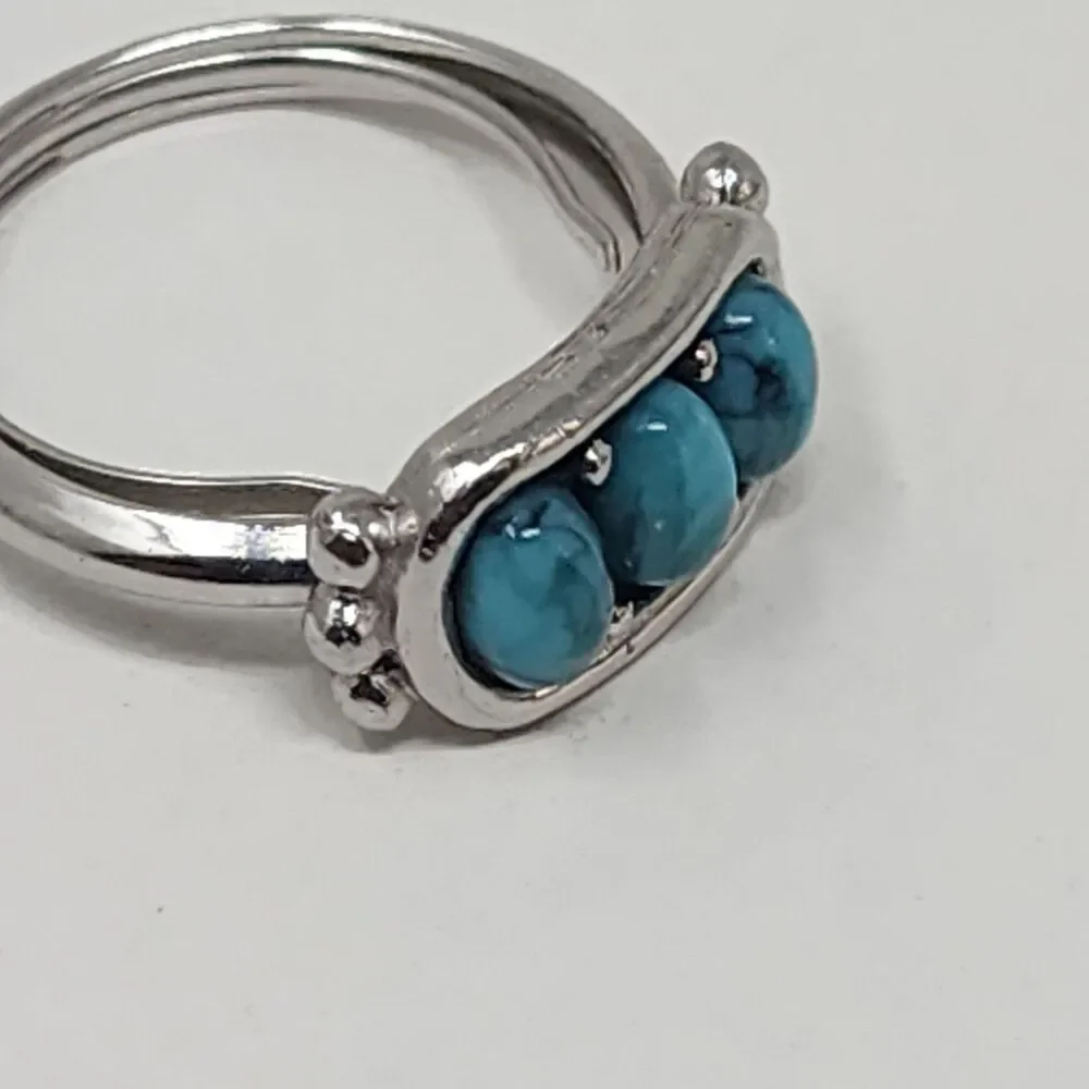 Avon turquoise cabochon